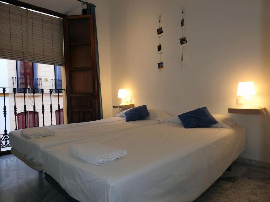En Centro Con Vistas A La Plaza Alameda De Hercules - Hasta 6 Personas *
